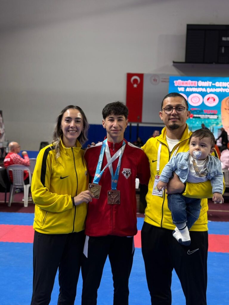 Uşak Karate Özlem Spor Kulübü, Türkiye Şampiyonası ve Avrupa Milli Takım Seçmelerinde Zirvede - 21fc684d d273 4d3c 95c6 27f750fe299b