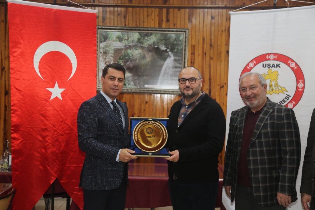 Uşak İl Özel İdaresi’nde Emeklilik Töreni: 22 Çalışana Veda Yemeği Düzenlendi