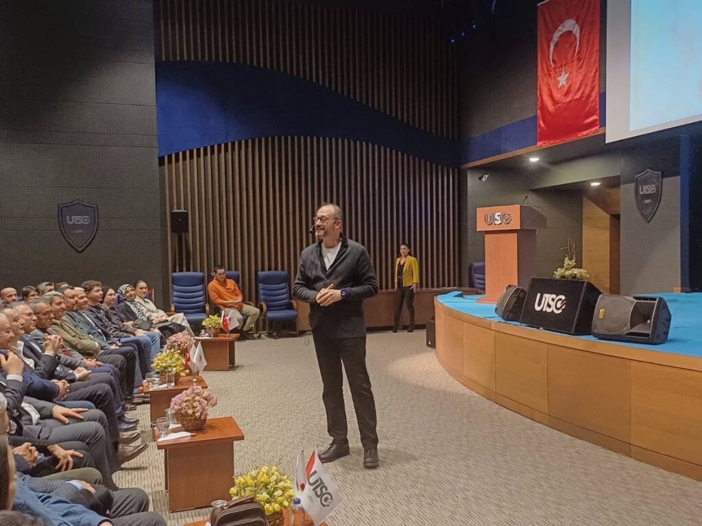 Kırık Pusula: Yeni Çağın Liderlik Rehberi" Semineri Yoğun Katılımla Gerçekleşti - 475154686 18389784091104863 1120504915456363555 n