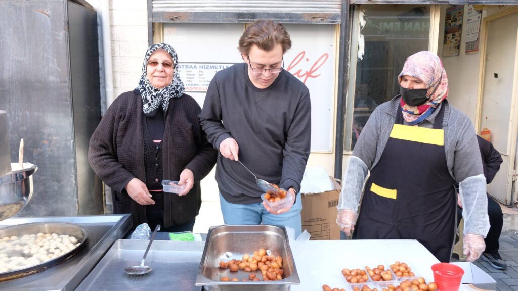 Uşak Gazeteciler Derneği Başkanı Elif Şentürk’ten Merhum Babası Sedat Şentürk’ün Ruhuna Lokma Hayrı