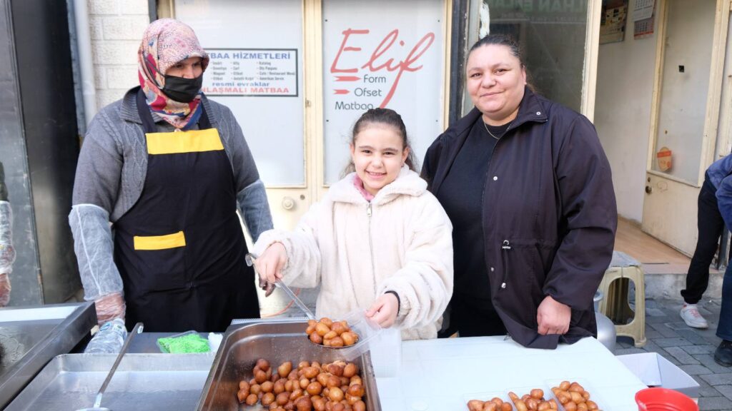 Uşak Gazeteciler Derneği Başkanı Elif Şentürk’ten Merhum Babası Sedat Şentürk’ün Ruhuna Lokma Hayrı
