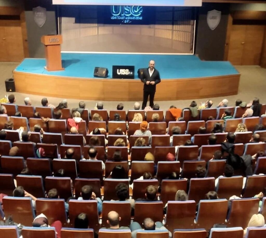 Kırık Pusula: Yeni Çağın Liderlik Rehberi" Semineri Yoğun Katılımla Gerçekleşti - 475335637 18389784100104863 8489539585663397989 n