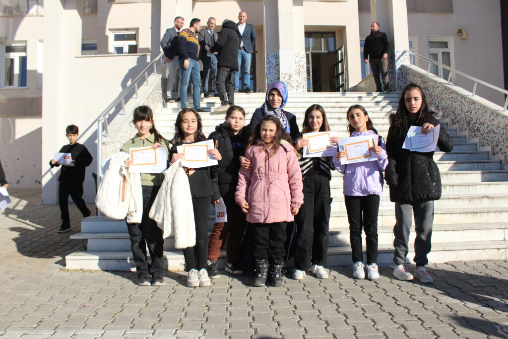 TÜPRAG ANADOLU İMAM HATİP LİSESİ VE ORTAOKULU'NDA KARNE DAĞITIM TÖRENİ GERÇEKLEŞTİRİLDİ - IMG 7347