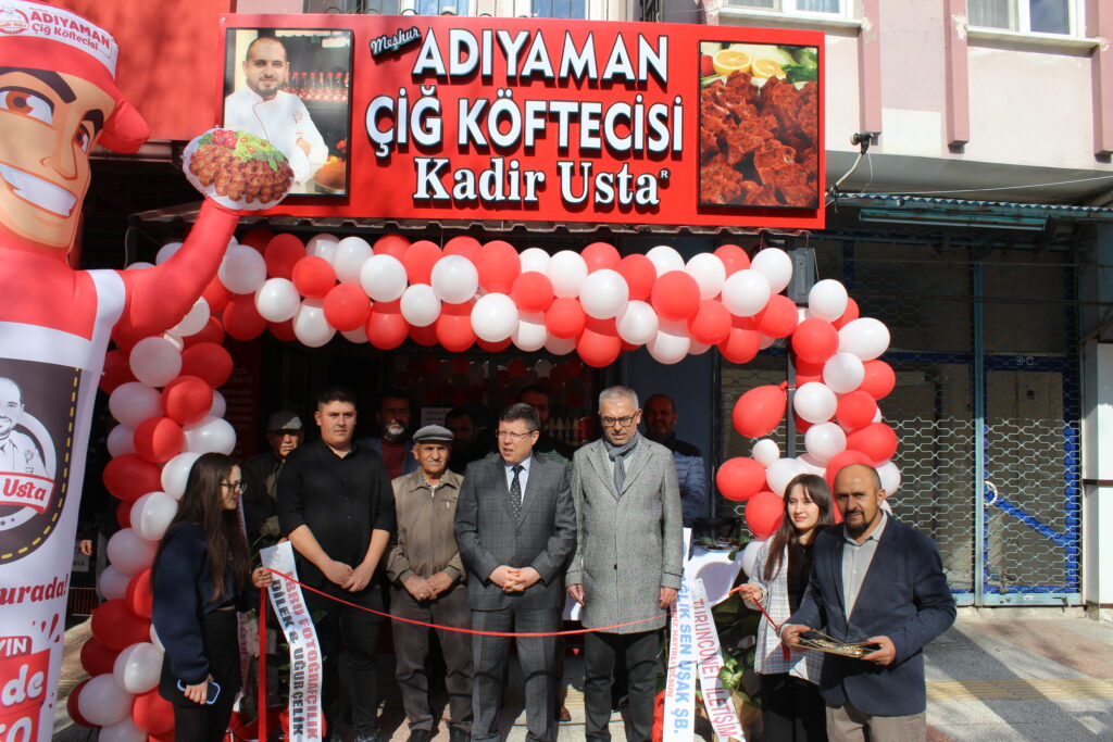 Uşak’ta Yeni Bir Lezzet Durağı: “Adıyaman Çiğ Köftecisi Kadir Usta” Faaliyete Geçti - IMG 7517