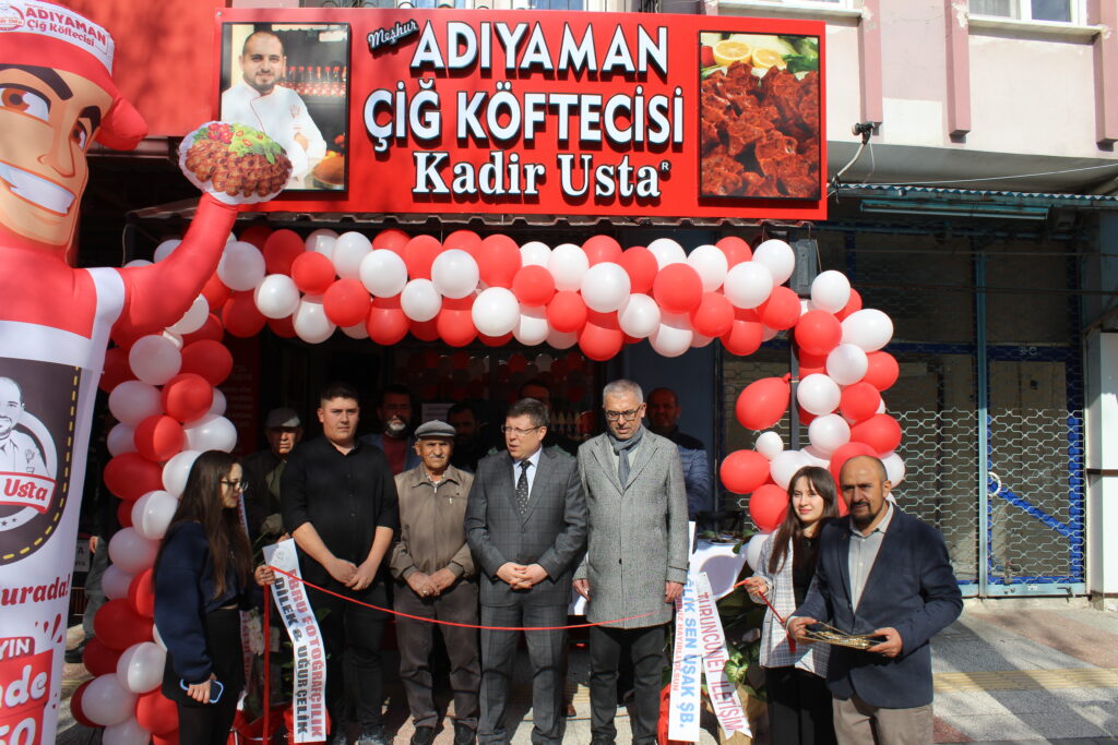 Uşak’ta Yeni Bir Lezzet Durağı: “Adıyaman Çiğ Köftecisi Kadir Usta” Faaliyete Geçti - IMG 7518