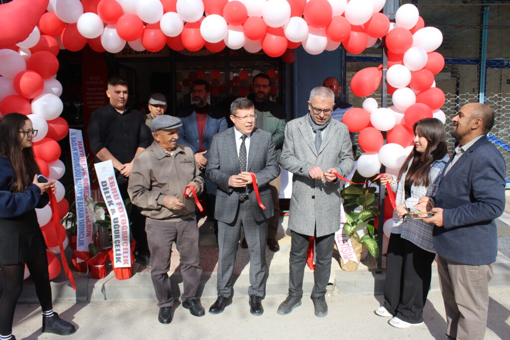 Uşak’ta Yeni Bir Lezzet Durağı: “Adıyaman Çiğ Köftecisi Kadir Usta” Faaliyete Geçti - IMG 7542