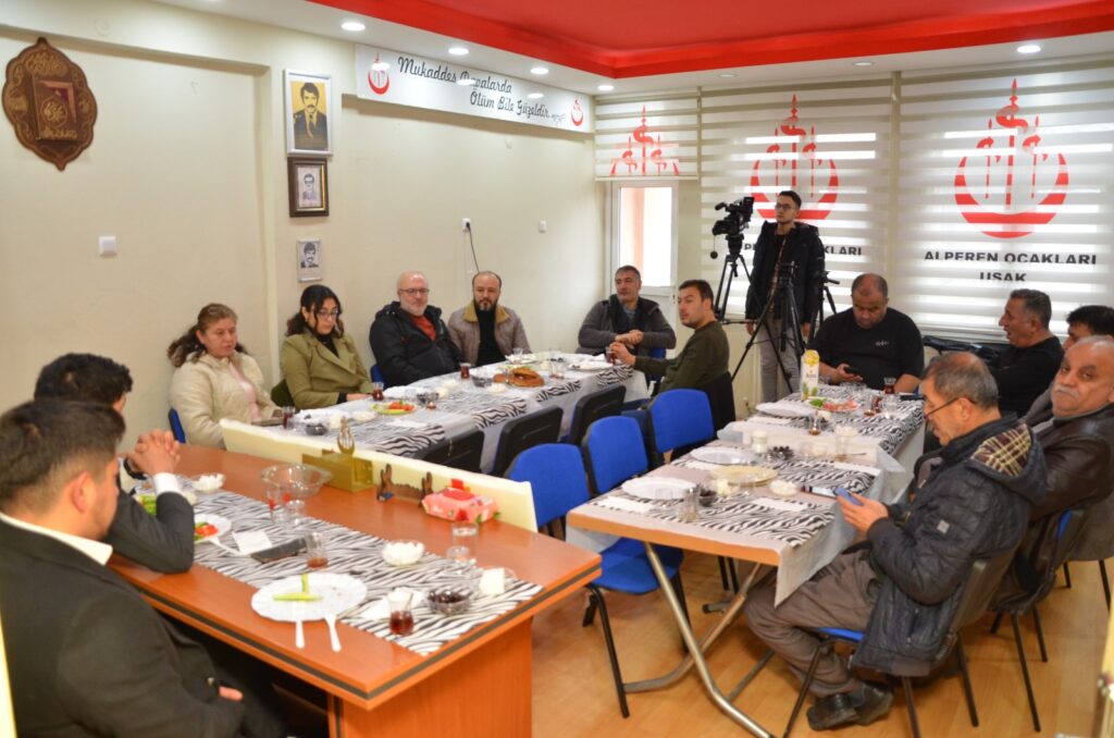 Alperen Ocakları Eğitim, Kültür ve Dayanışma Vakfı Uşak İl Başkanı Mehmet Madanoğlu, Basın Mensuplarıyla Bir Araya Geldi - e1eb0a14 89d5 4732 b841 42eebbf4dfeb