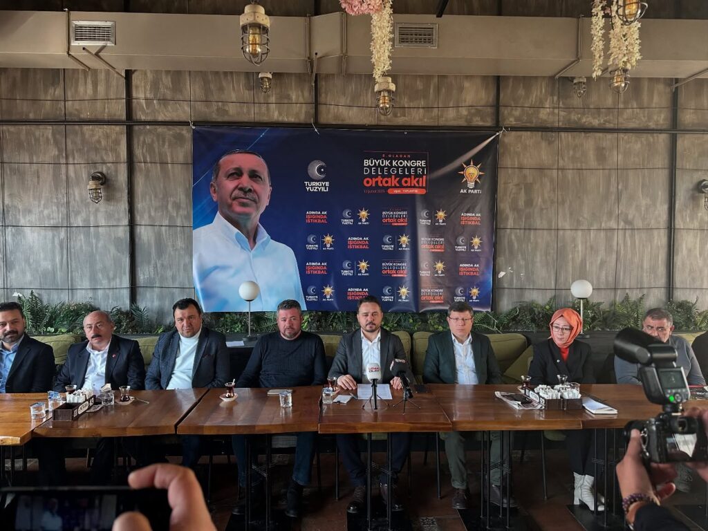 AK Parti Uşak İl Başkanlığı, Büyük Kongre Delegeleri Ortak Akıl Basın Toplantısını Gerçekleştirdi