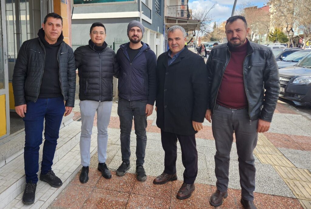 AK Parti Uşak Merkez İlçe Teşkilatı Esnaf Ziyaretlerini Sürdürdü - 481075442 1012826064037342 9171990313233465706 n