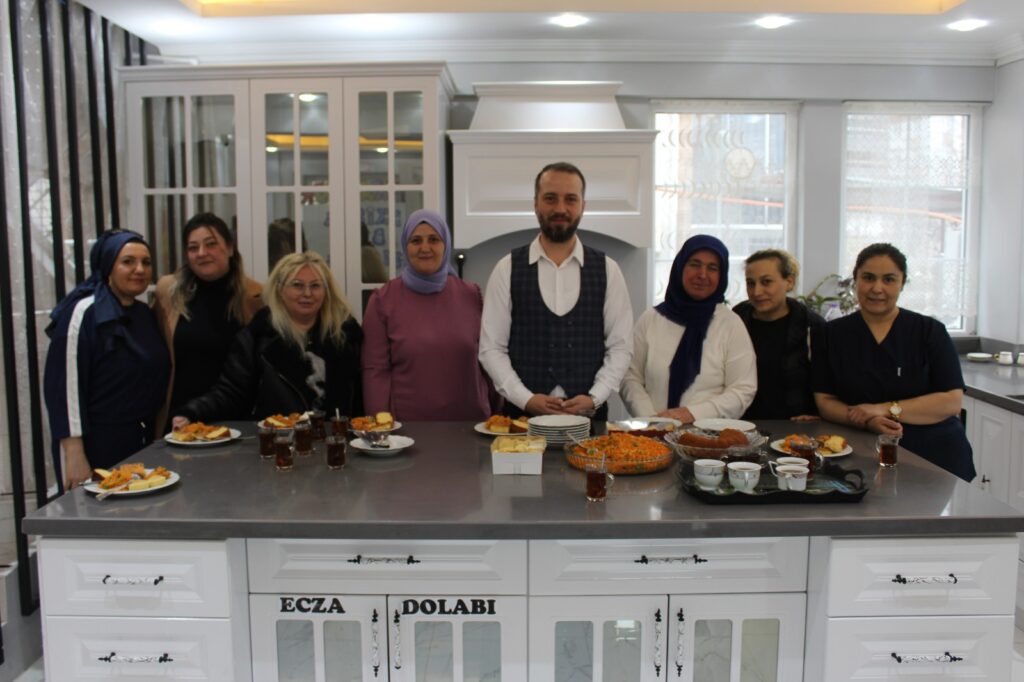 Faruk Karagül Uşak’ta Minik İzleyicilerle Buluştu - 4cc28be3 37d9 425b 9afd 42c9aa80fac5