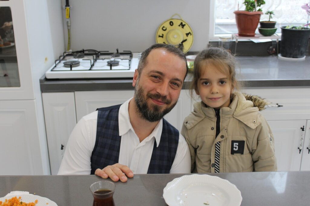 Faruk Karagül Uşak’ta Minik İzleyicilerle Buluştu - 69ee6a29 f17f 480c b66a 8fe0999c341a