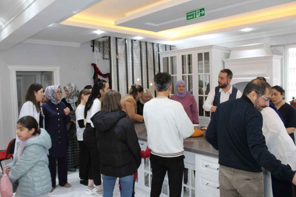 Faruk Karagül Uşak’ta Minik İzleyicilerle Buluştu - af2949a2 081f 4bec ad3b 23ad7d96bae4