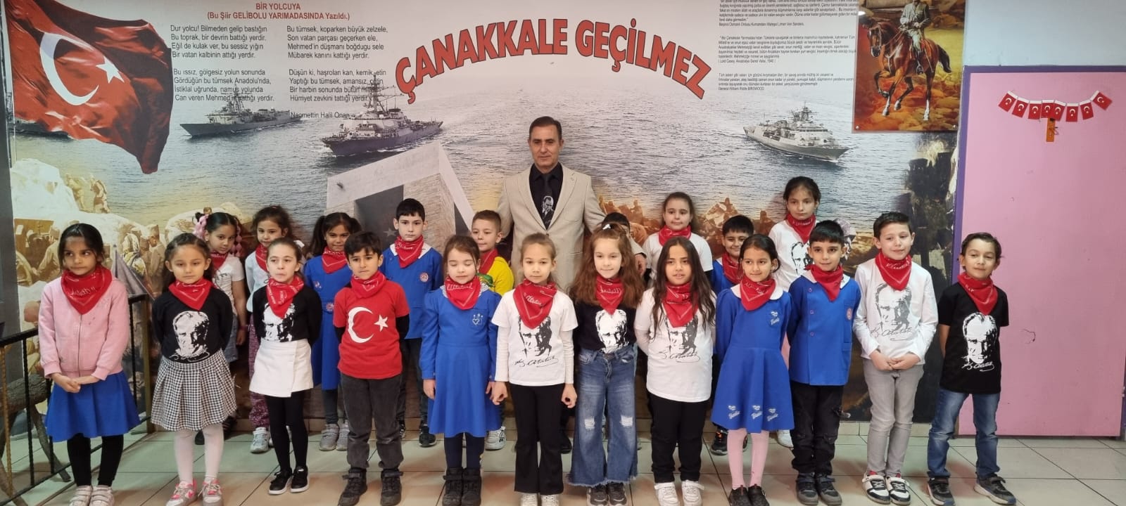 Uşak Aybey İlkokulu 2-A Sınıfı Öğrencileri Çanakkale Şehitlerini Andı