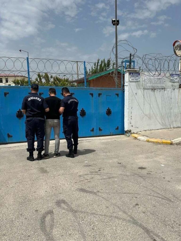 Uşak’ta Aranan Şahıslara Yönelik Jandarma Operasyonları: 7 Kişi Cezaevine Teslim Edildi - 003cadd2 0e32 4f9e 8434 28158119c7bf
