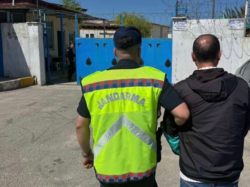 Uşak’ta Aranan Şahıslara Yönelik Jandarma Operasyonları: 7 Kişi Cezaevine Teslim Edildi - 2b03f361 18e5 4644 834b fdb7a255fd6f