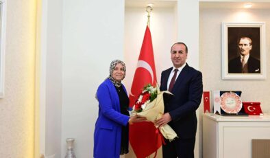 “Anneler Okuyor” Projesi Kapsamında Kitap Kulübü Üyelerinden İl Millî Eğitim Müdürü’ne Ziyaret