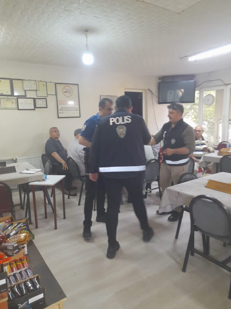 Uşak’ta Çocuk ve Gençlerin Korunmasına Yönelik Denetim Uygulaması Gerçekleştirildi - 497479810 1103724421783997 7829975632763903950 n