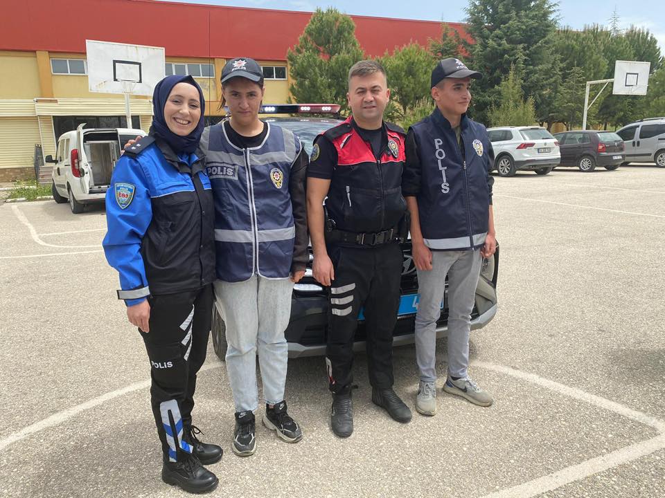 Uşak İl Emniyet Müdürü Mehmet Ali Kolcu’dan Özel Eğitim Okuluna Anlamlı Ziyaret - 499489313 1106276381528801 4496725915982462827 n