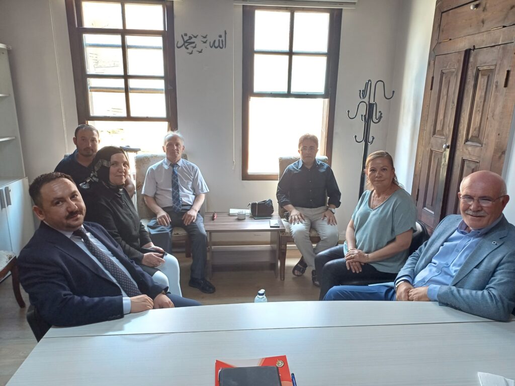 Uşak Üniversitesi Rektörü Prof. Dr. Ekrem Savaş’tan Kent Konseyi’ne Ziyaret - 49178342 b805 4bd0 b934 4ee2e5795687