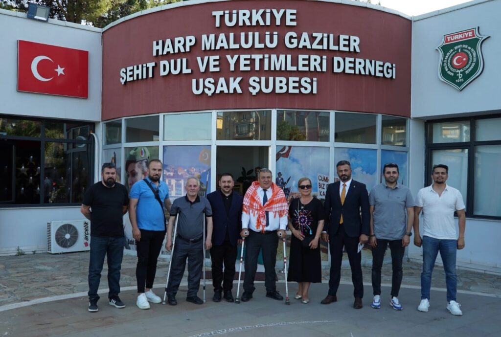 Uşak Kent Konseyi’nden Şehit Aileleri ve Gazilere Anlamlı Ziyaret - fa6a4a10 3075 4af9 81f8 924911ec6ccc