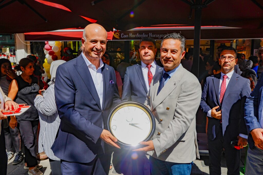 Kent Ekonomisine Yeni Katkı: Can Kardeşler Kuruyemiş Hizmete Açıldı" - 533389679 1079583524315588 2725613322180828236 n