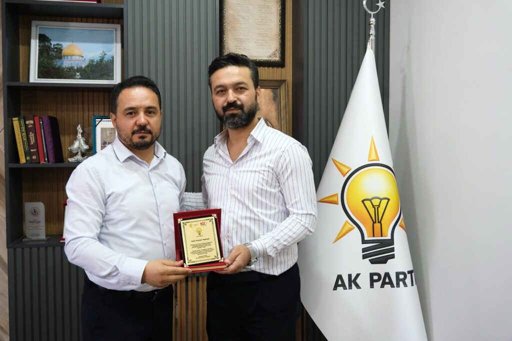 AK Parti Uşak İl Başkanlığı Önceki Dönem İlçe Başkanlarıyla Bir Araya Geldi - 542358918 18532815946006744 6807141930626420142 n