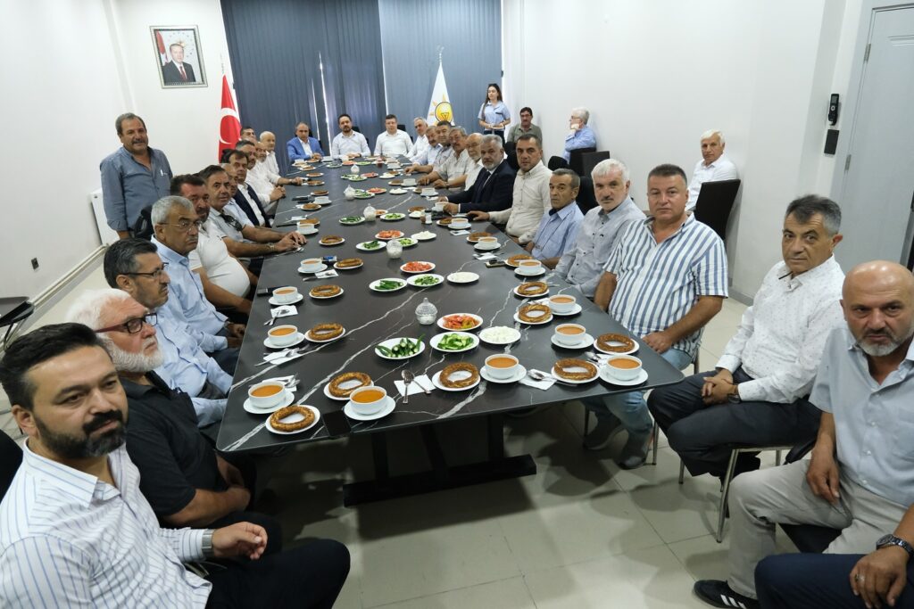 AK Parti Uşak İl Başkanlığı Önceki Dönem İlçe Başkanlarıyla Bir Araya Geldi - 547255048 10232792584416793 6116696378294895439 n 1