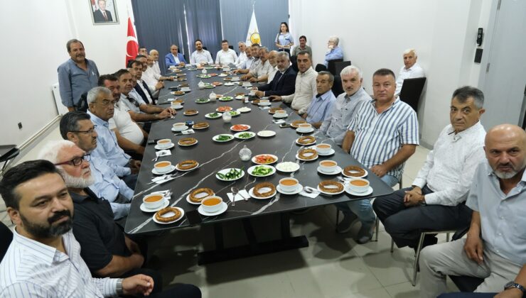 AK Parti Uşak İl Başkanlığı Önceki Dönem İlçe Başkanlarıyla Bir Araya Geldi