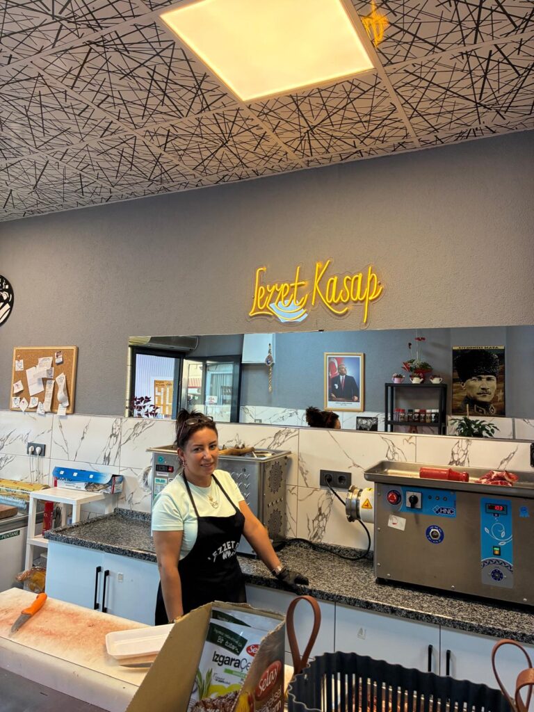 Sivaslı’da Kadın Girişimciliğine Örnek: İlçenin Tek Kadın Kasabı - 6bc58ab7 1109 4069 aa2e 31d727e63d71