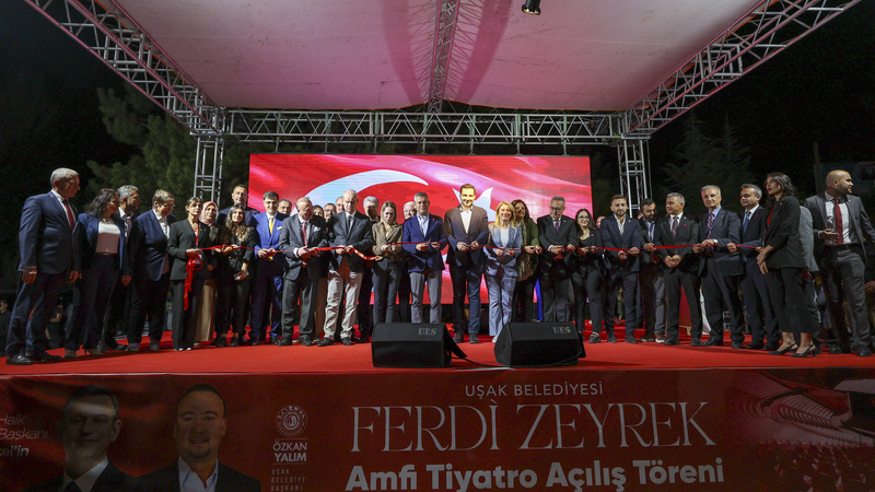 CHP Genel Başkanı Özgür Özel, Uşak’ta Ferdi Zeyrek Amfi Salonu’nun Açılışına Katıldı - d4875cba d8c2 4046 805f 2117449e5e01 1