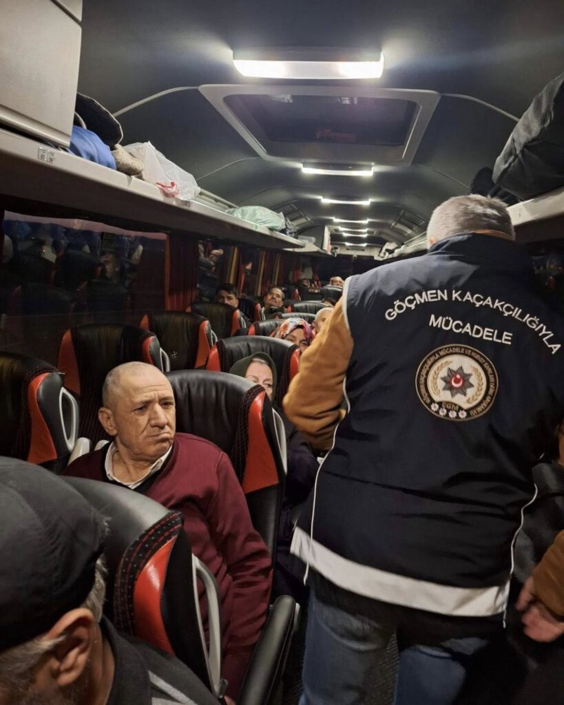 Uşak Polisi Düzensiz Göçe Geçit Vermedi - 567929601 1234512672038504 6107561917722086125 n