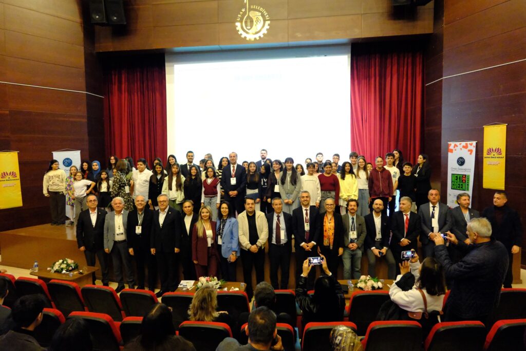Gençler Yeşilin Yanında: Fransa Destekli Çevre Projesi Uşak’ta Sona Erdi - 571212218 25104647782463280 6719422646127700466 n