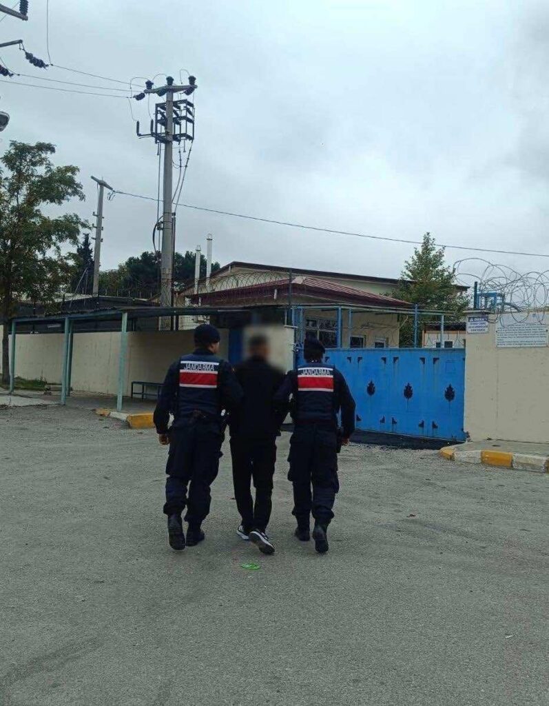 Jandarmadan Kaçış Yok: Uşak’ta 31 Aranan Şahıs Kıskıvrak Yakalandı - 7d057d7a 301d 42eb 9120 7c93d6b7afaa
