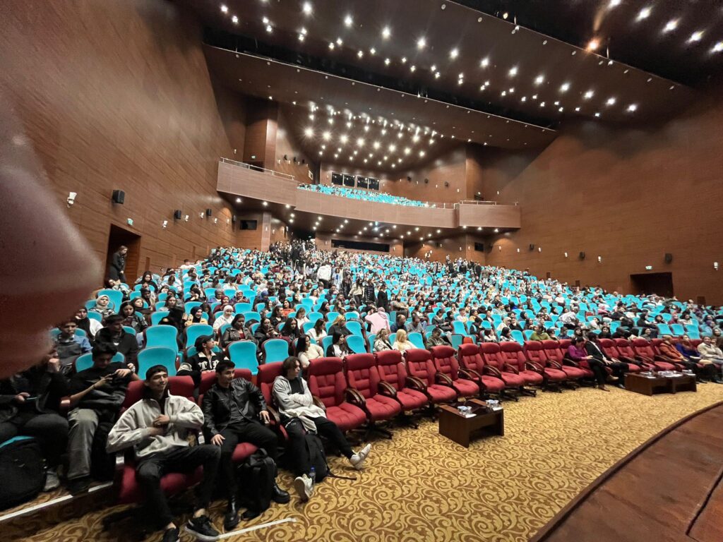 Lang Up Akademi, Uşak Üniversitesi’nde Gençlerin Geleceğine Dokundu! - eed3966b a7d9 4977 a405 9e19a69cafff