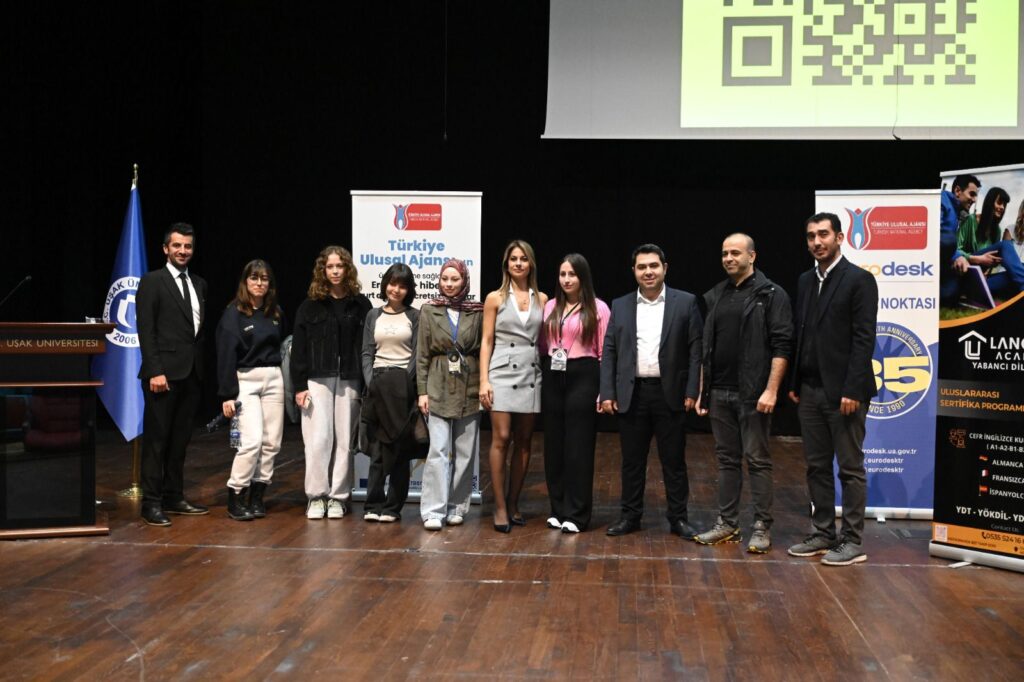 Lang Up Akademi, Uşak Üniversitesi’nde Gençlerin Geleceğine Dokundu! - f3a4740d 575a 4cc1 97c6 4ecdaa08c800