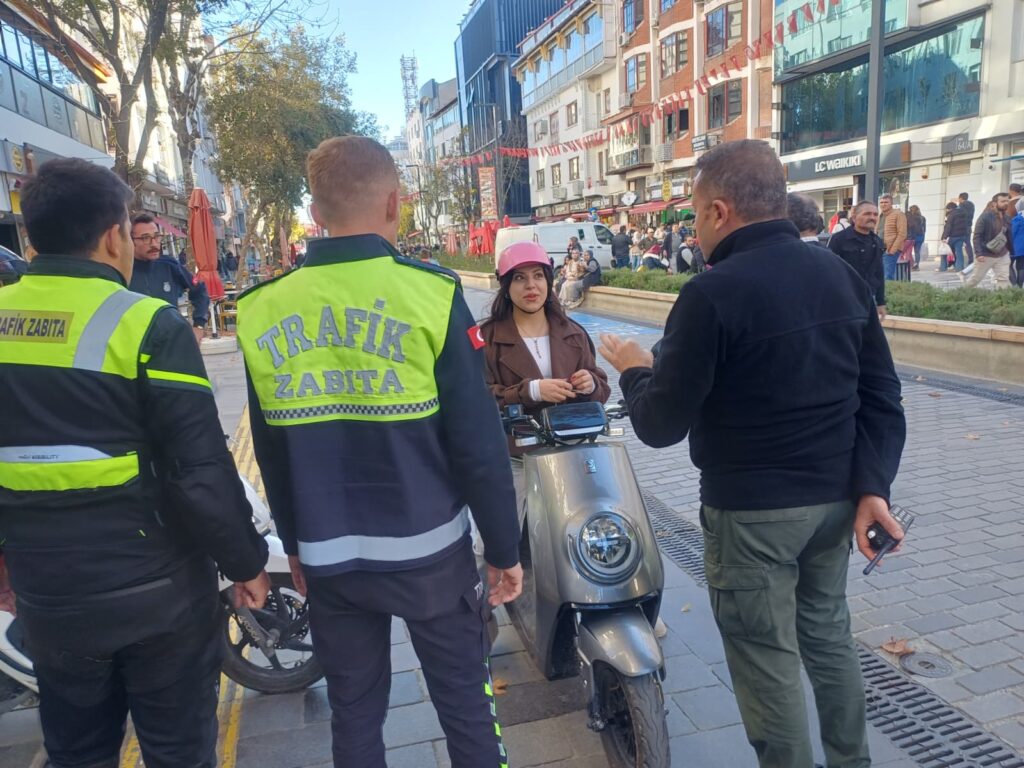 Uşak’ta Trafiğe Kapalı Alanda Motosiklet ve Bisiklet Uygulaması Gerçekleştirildi - 1b8ea78b d3dc 498a 842d 686de0785051