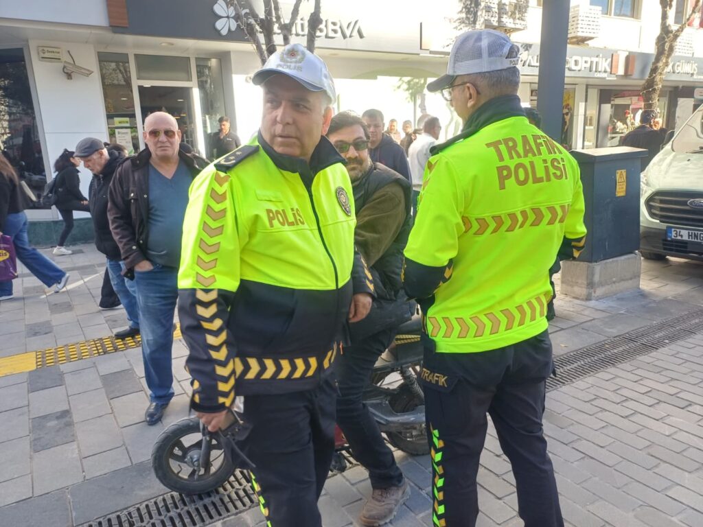 Uşak’ta Trafiğe Kapalı Alanda Motosiklet ve Bisiklet Uygulaması Gerçekleştirildi - 7e65e8b8 b410 4062 b523 3f10f4b09450