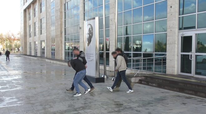 Uşak’ta Uyuşturucu Madde Ticareti Operasyonları: 5 Şüpheli Tutuklandı