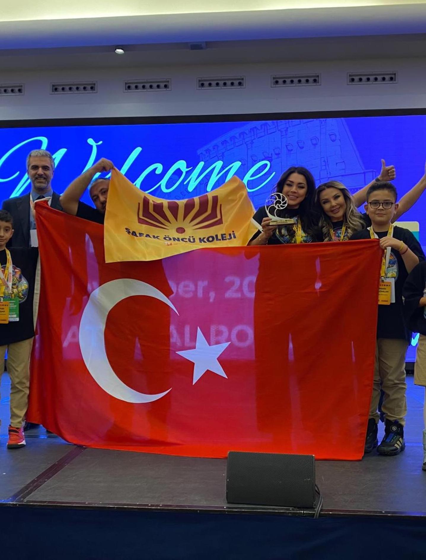 Şafak Öncü Koleji Öğrencilerinden Uluslararası Arenada Büyük Başarı