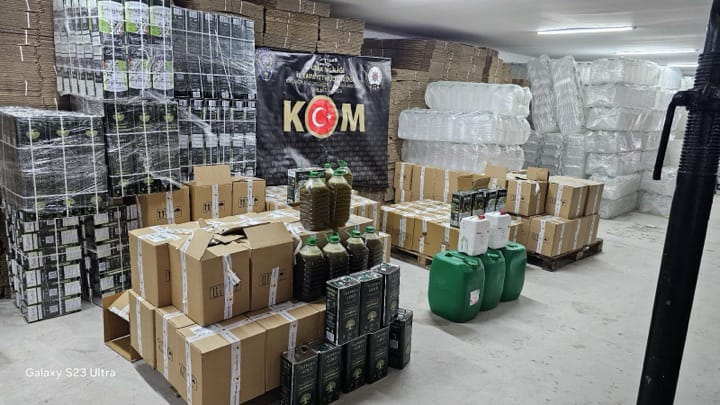 Uşak Emniyet Müdürlüğü’nden Kaçakçılık ve Sahtecilikle Mücadele Operasyonu - 324cc4c2 b61b 4cdf 8fff 09322438e45f