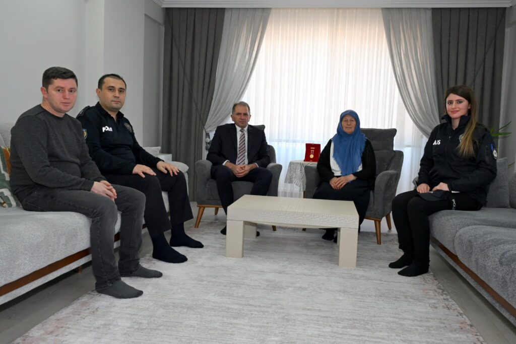 Uşak İl Emniyet Müdürü Taner Çiftçi, Şehit Aileleriyle Bir Araya Geldi - 597973756 2289362098157564 8597437772741737106 n 1