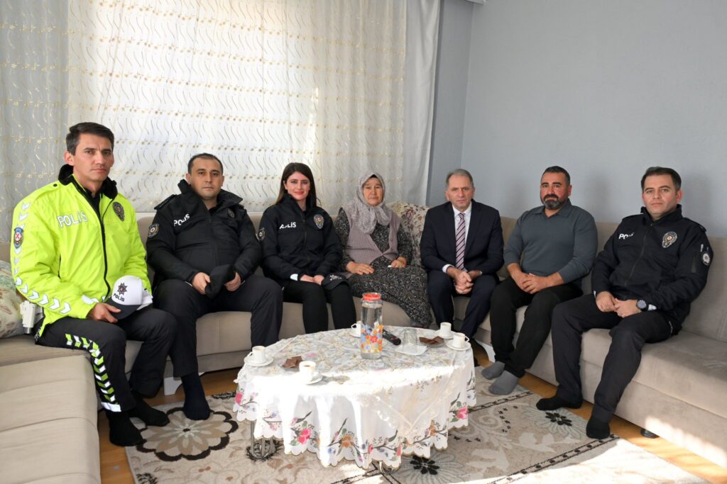 Uşak İl Emniyet Müdürü Taner Çiftçi, Şehit Aileleriyle Bir Araya Geldi - 599711915 1276290237860747 4387312044196872407 n