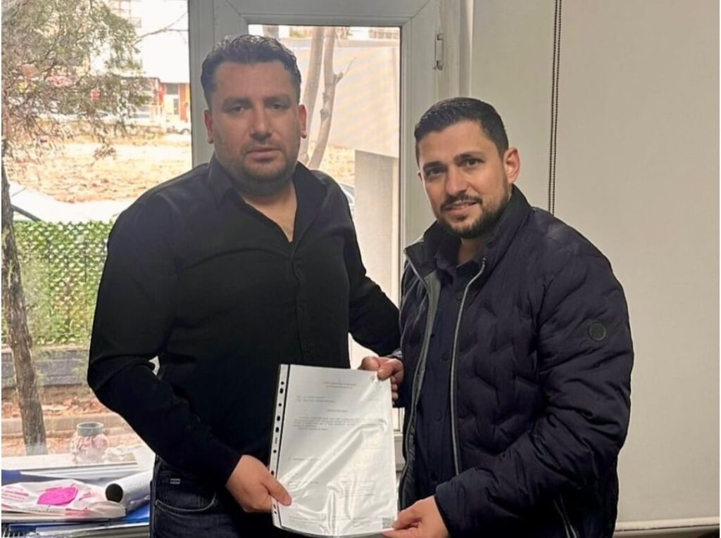 Eşme’de Güvenin Adı Özay: Başkan Nazmi Özay Mazbatasını Aldı 3 Eşme’de Güvenin Adı Özay: Başkan Nazmi Özay Mazbatasını Aldı - 37eaad67 815b 48cc 84b2 1b01e9a7fdc3