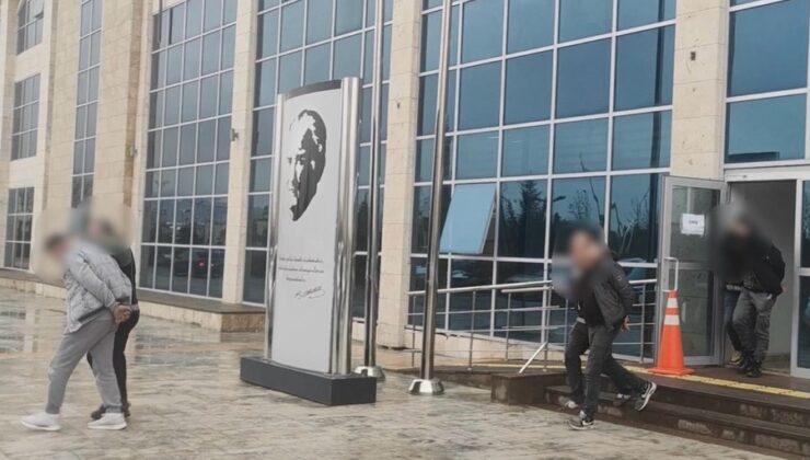 Uşak Emniyetinden Zehir Tacirlerine Geçit Yok: Operasyonda 3 Şüpheli Tutuklandı 1 Uşak Emniyetinden Zehir Tacirlerine Geçit Yok: Operasyonda 3 Şüpheli Tutuklandı