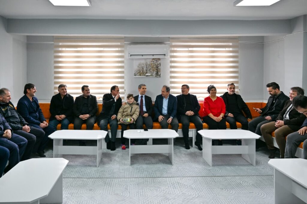 Dr. Naci Aktaş, köy ziyaretleri programı kapsamında Güre Köyü’nü ziyaret ederek vatandaşlarla bir araya geldi. - 632517621 1215999440704256 7692613418466586071 n