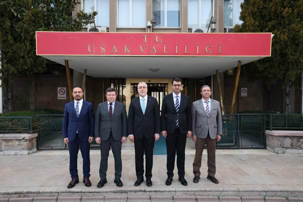 Çalışma ve Sosyal Güvenlik Bakanı Vedat Işıkhan Uşak’ta Temaslarda Bulundu - 641811855 18448299952101387 7866591332232263070 n 1