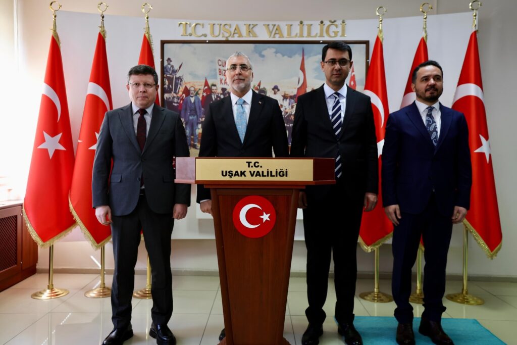 Çalışma ve Sosyal Güvenlik Bakanı Vedat Işıkhan Uşak’ta Temaslarda Bulundu - 641825109 18448299943101387 2281149784448035276 n 1