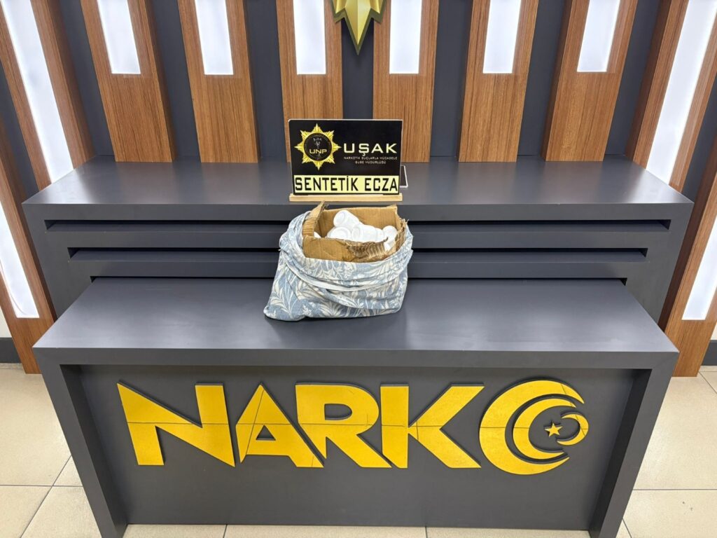 Uşak’ta Uyuşturucu Madde İmal ve Ticaretine Yönelik Operasyon: 2.172 Adet Sentetik Ecza Ele Geçirildi - fd2e4893 6381 4625 8480 e7adc194c9a8