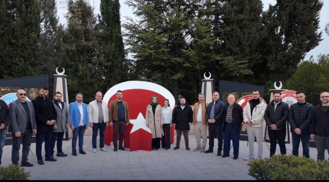 Anahtar Parti Uşak Teşkilatından Çanakkale Ruhu Vurgulu Anma Ziyareti