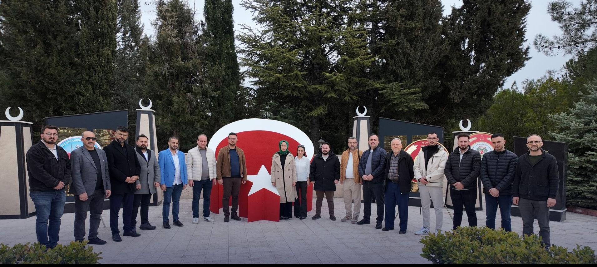 Anahtar Parti Uşak Teşkilatından Çanakkale Ruhu Vurgulu Anma Ziyareti
